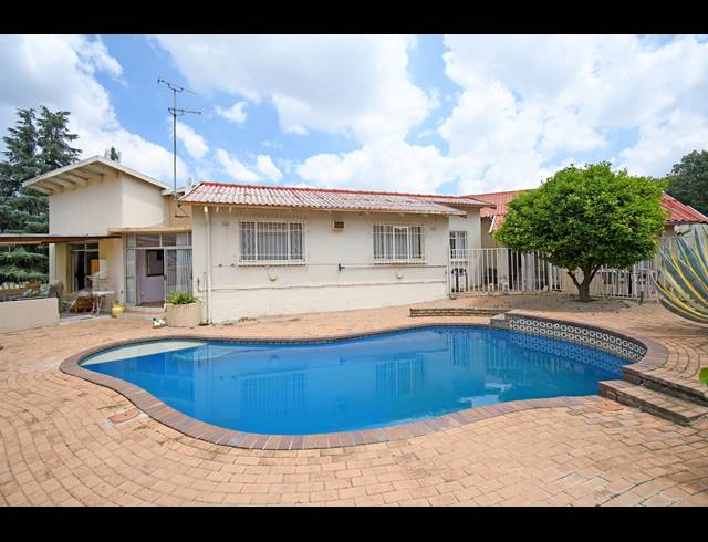 3 BEDROOM HOUSE FOR SALE IN GLENHAZEL